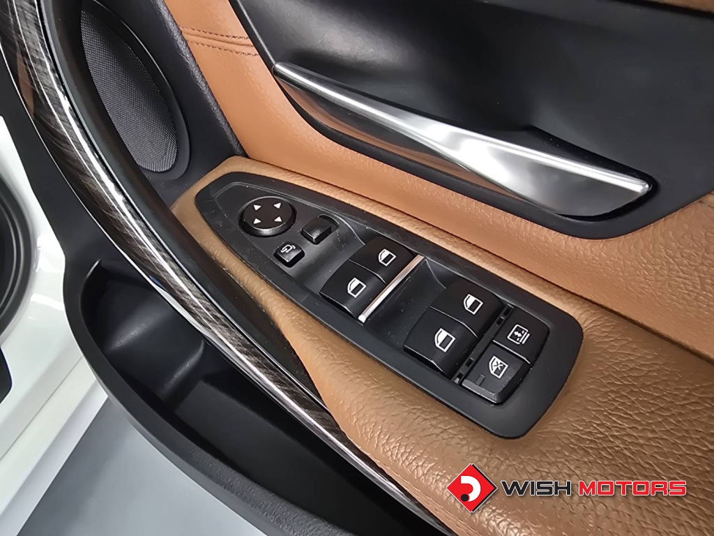 BMW SERIES 3 320i AT ปี 2015 #9 (L)