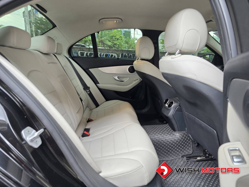 MERCEDES-BENZ C-CLASS C350e [ Estate ] AT ปี 2017 #15 (L)