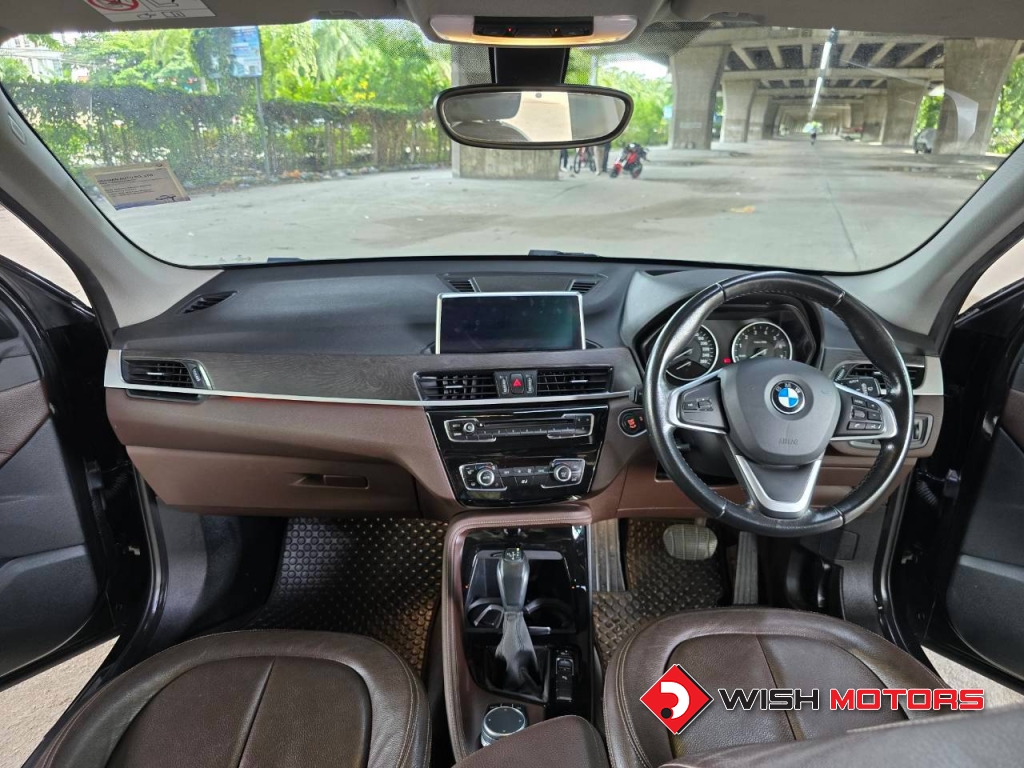 BMW X1 sDrive 18i AT ปี 2018 #16 (L)