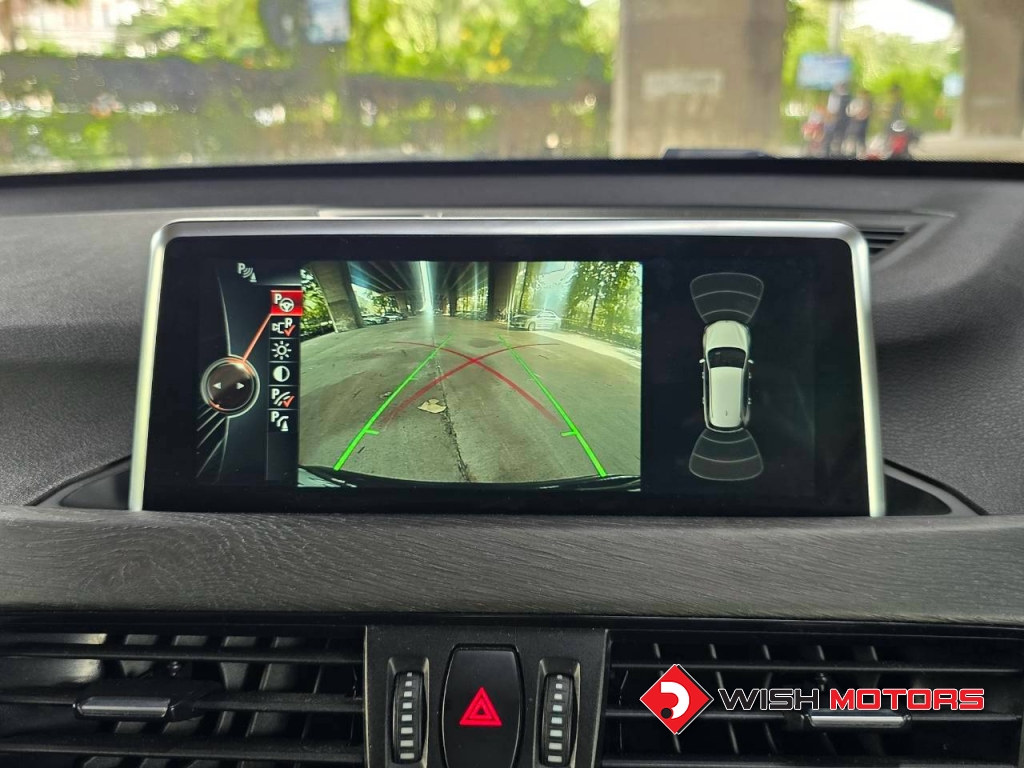 BMW X1 sDrive 18i AT ปี 2018 #19 (L)