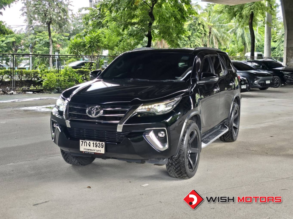 TOYOTA FORTUNER 2.4 [V] AT4WD. ปี 2018 #3 (L)