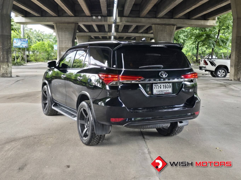 TOYOTA FORTUNER 2.4 [V] AT4WD. ปี 2018 #4 (L)