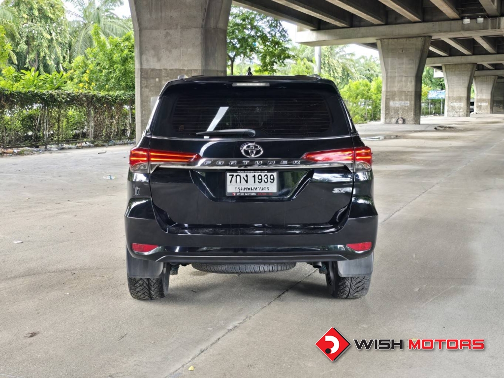 TOYOTA FORTUNER 2.4 [V] AT4WD. ปี 2018 #5 (L)