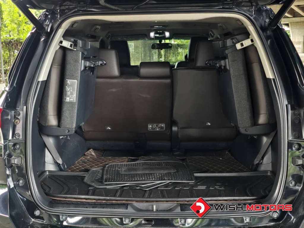 TOYOTA FORTUNER 2.4 [V] AT4WD. ปี 2018 #7 (L)