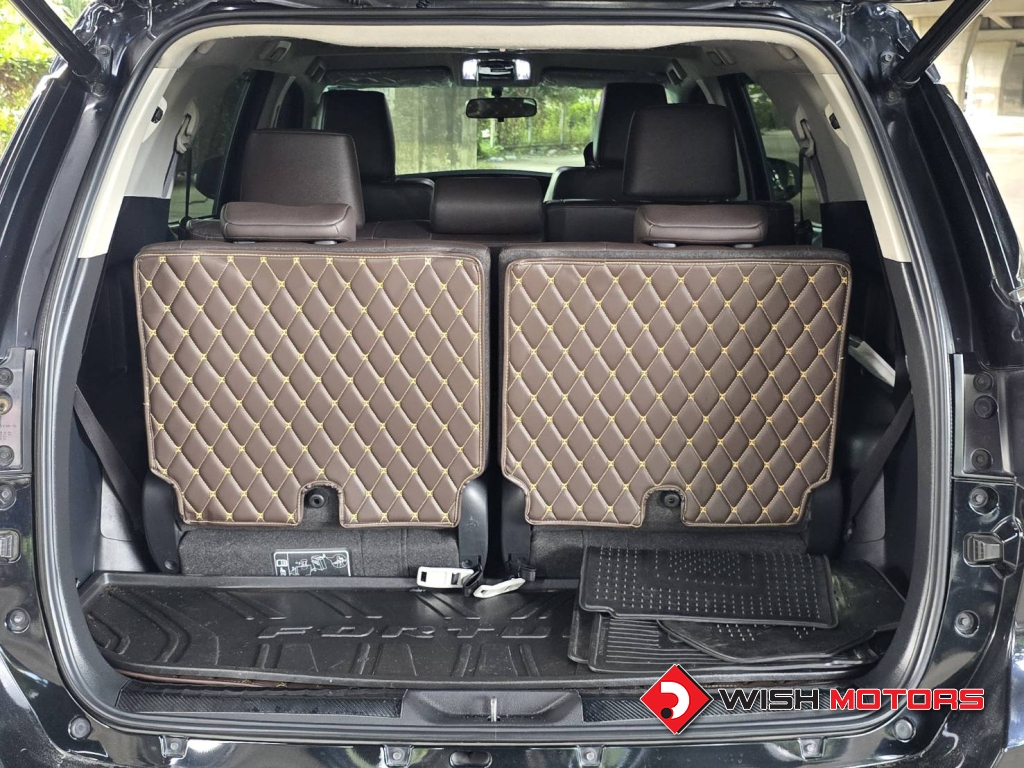 TOYOTA FORTUNER 2.4 [V] AT4WD. ปี 2018 #8 (L)