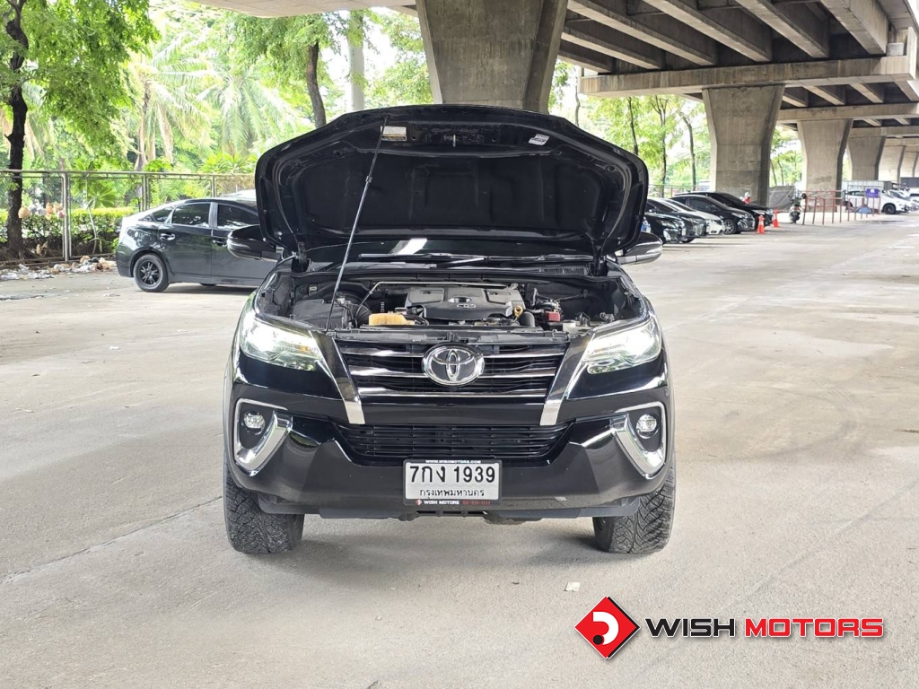 TOYOTA FORTUNER 2.4 [V] AT4WD. ปี 2018 #9 (L)