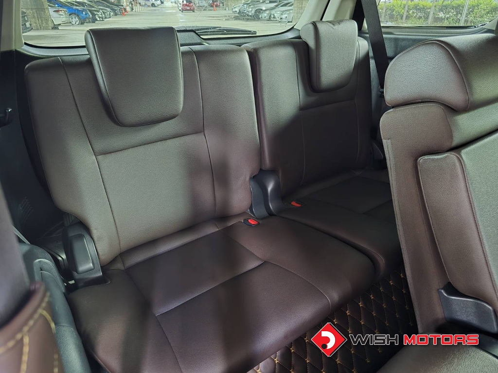 TOYOTA FORTUNER 2.4 [V] AT4WD. ปี 2018 #12 (L)