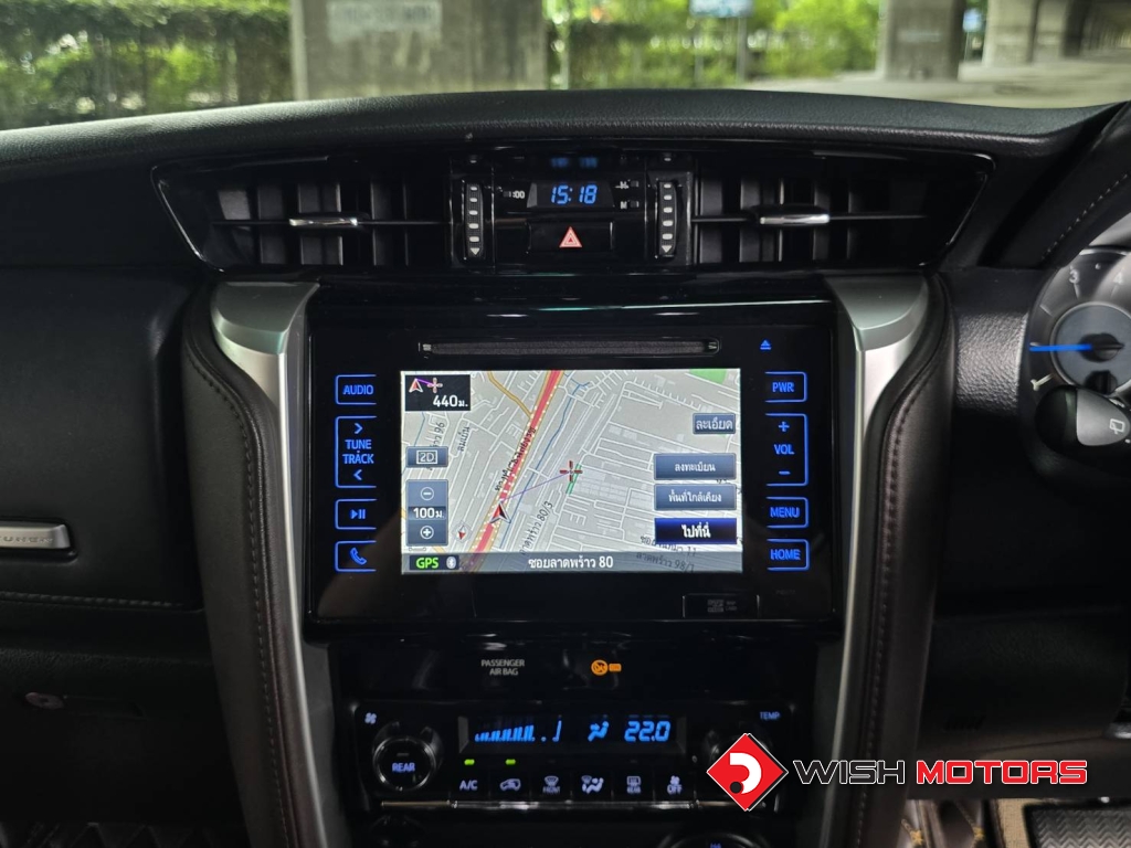 TOYOTA FORTUNER 2.4 [V] AT4WD. ปี 2018 #17 (L)