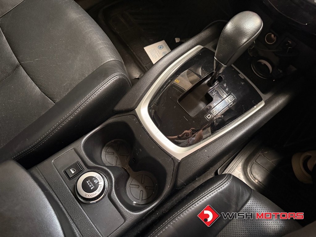 NISSAN X-TRAIL 2.0 V Hybrid AT4WD. ปี 2016 #13 (L)