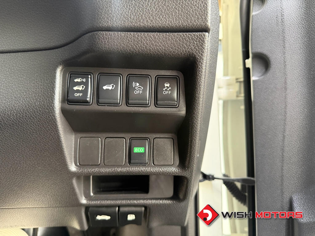 NISSAN X-TRAIL 2.0 V Hybrid AT4WD. ปี 2016 #15 (L)