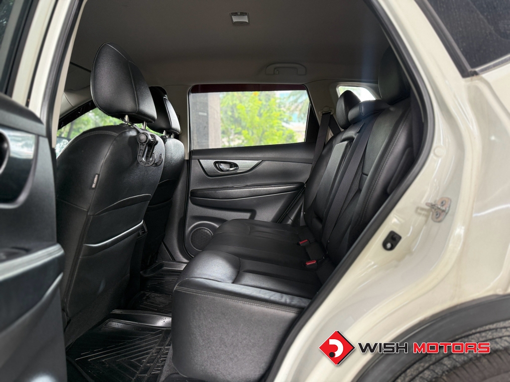 NISSAN X-TRAIL 2.0 V Hybrid AT4WD. ปี 2016 #17 (L)