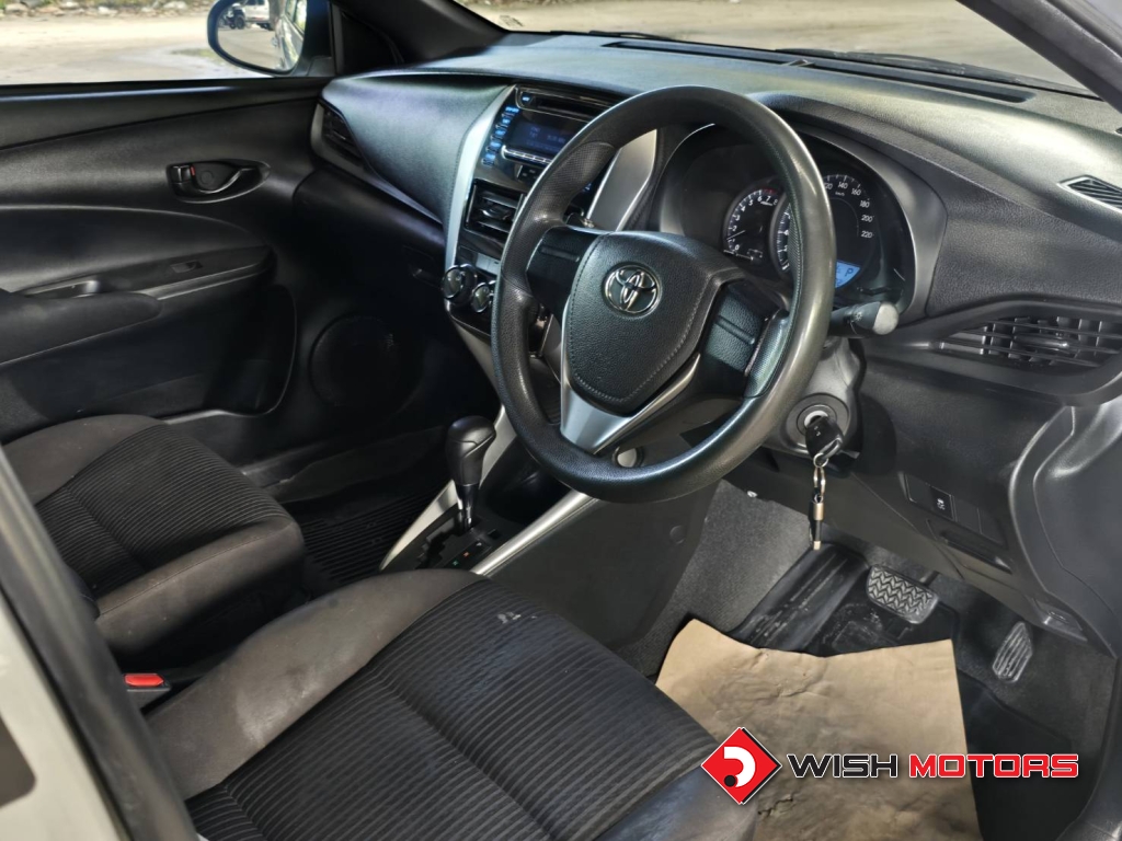 TOYOTA YARIS 1.2 J AT ปี 2018 #10 (L)
