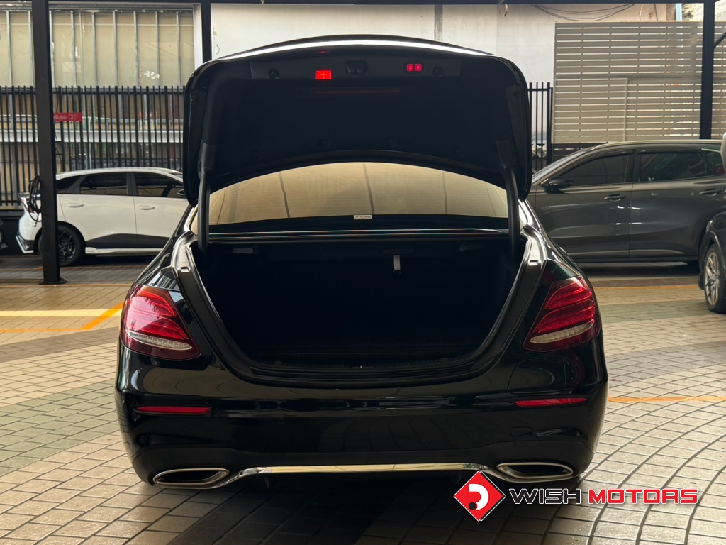 MERCEDES-BENZ E-CLASS E 350 e AMG Dynamic AT ปี 2019 #17 (L)