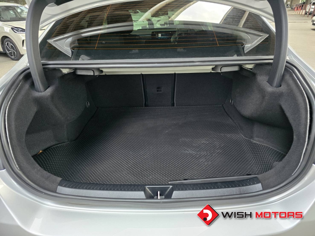 MERCEDES-BENZ A-CLASS A 200 AMG Dynamic AT ปี 2021 #8 (L)
