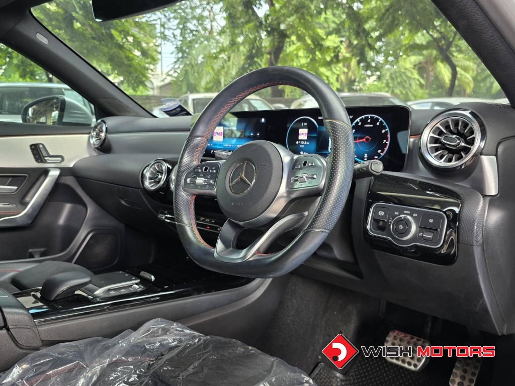 MERCEDES-BENZ A-CLASS A 200 AMG Dynamic AT ปี 2021 #11 (L)
