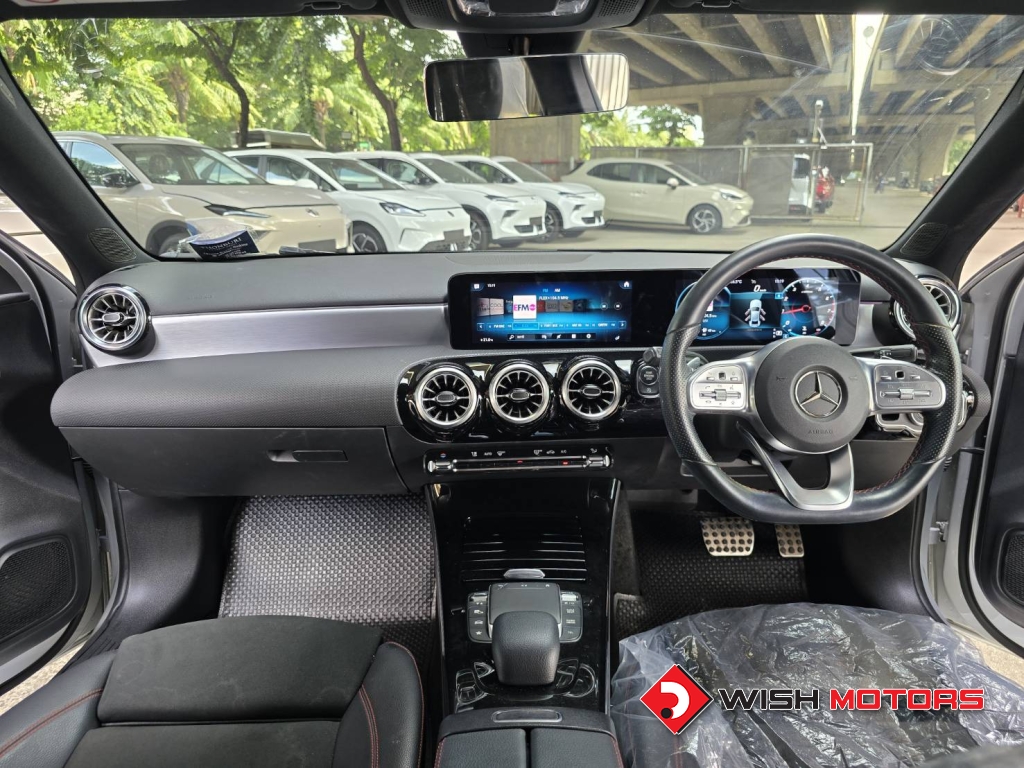 MERCEDES-BENZ A-CLASS A 200 AMG Dynamic AT ปี 2021 #16 (L)