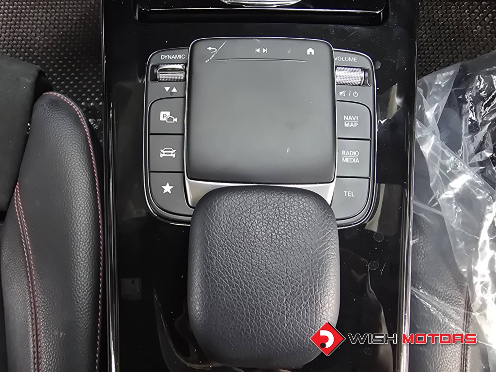 MERCEDES-BENZ A-CLASS A 200 AMG Dynamic AT ปี 2021 #17 (L)