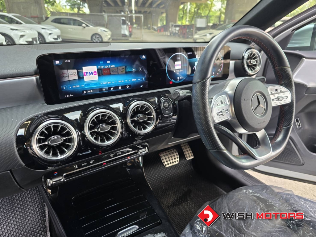 MERCEDES-BENZ A-CLASS A 200 AMG Dynamic AT ปี 2021 #18 (L)